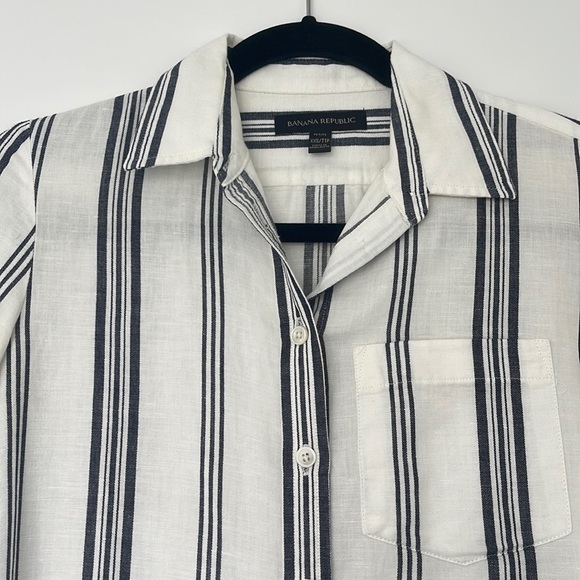 Banana Republic Long Sleeve Shirt - Picture 2 of 3